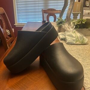 CROCS Black Elevated Clogs